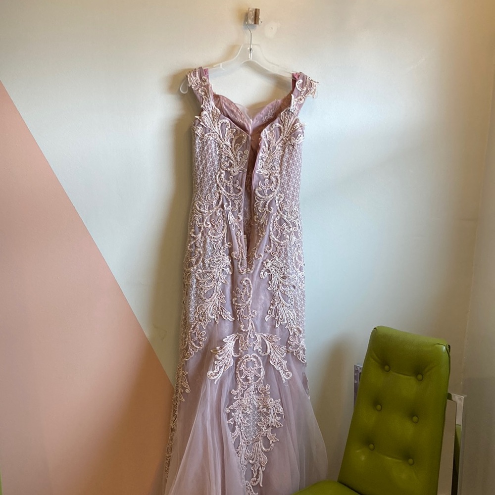 Gorgeous form fitting prom dress